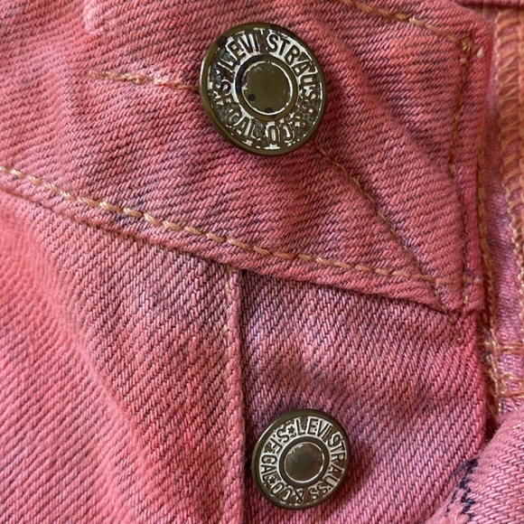 Levi’s Cutoff Shorts Premium Pink Low Rise Raw Hem Denim Jean Size 26 - Picture 13 of 16